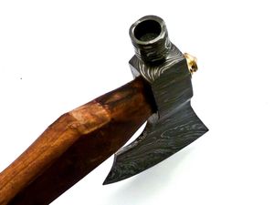 Hache de camping artisanale de qualité industrielle avec lame en acier carbone, manche en bois, tête barbelée et étui en cuir - Product Image 2