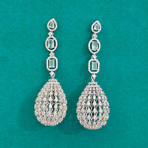 Mayorista y Fabricante de Pendientes Clásicos Americanos con Baño de Rodio, Latón y Circonita 444107 - Product Image 3