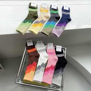 Chaussettes de sport en coton peigné de qualité supérieure pour femmes, chaussettes de sport respirantes à haute élasticité - Product Image 1