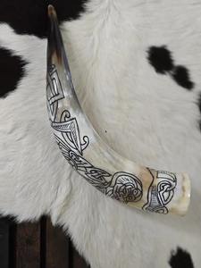 Cuerno para Beber Hecho a Mano con Soporte, Patrones Vikingos Grabados Personalizados para Mead y Tiendas de Artículos Vikingos POR PERFECT ENTERPRISES - Product Image 6