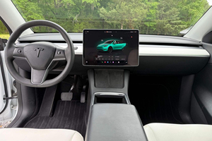 Tesla Model Y Long Range AWD Plus 2022 d'occasion en excellent état, sans accident, conduite à gauche/droite - Product Image 2