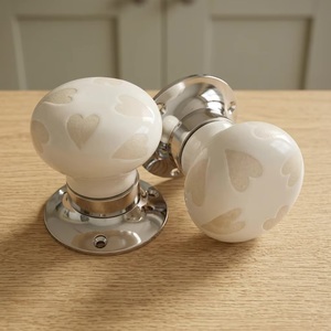 Ensemble de poignées de porte en porcelaine crème, style moderne, pour salle de bain, salon et chambre à coucher, installation facile - Product Image 1