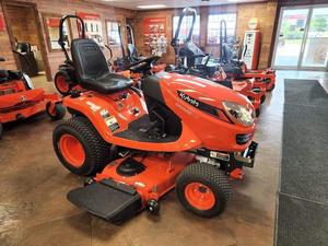 Tondeuse autoportée Kubota 18 CV à moteur diesel, tracteur de pelouse orange avec boîte de vitesses et moteur pour usage agricole - Product Image 3
