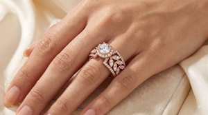 Bague de fiançailles et de mariage de luxe en or 14 carats avec diamant rond de laboratoire de 0,50 carat, halo, motif feuille marquise et sertissage pavé à griffes - Product Image 3