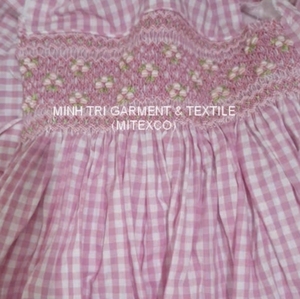 Vestidos de Gingham Rosa con Bordado a Mano Personalizados para Niñas Pequeñas - 100% Algodón, Bordados, Ropa Artesanal de Boutique - Product Image 1