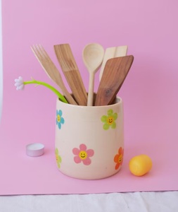 Lindo Portautensilios de Cerámica con Diseño Floral, Acabado Pintado a Mano, Construcción Duradera, Resistente a Desportilladuras, Apto para Calor, Organizador de Almacenamiento para la Encimera de la Cocina - Product Image 6