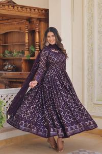 Conjunto de Vestido ANARKALI de Georgette con Bordado de Lentejuelas y Duppatta para Mujeres Indias y Pakistaníes para Ocasiones Especiales - Product Image 4
