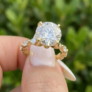 แหวนเพชรทรงกลมคุณภาพสูงจาก Superior Round Lab รุ่น Marquise Side Bridal Collection E VVS2 VS1 - Product Image 6