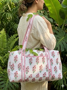Bolsa de lona grande con estampado floral para mujer, con asas a rayas rosas, cierre de cremallera, para viajes de fin de semana, tela de algodón - Product Image 3