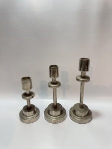 Ensemble de 3 chandeliers modernes en laiton doré et aluminium, à tige haute et fine, en forme de tulipe, pour bougies coniques, élégant centre de table - Product Image 4