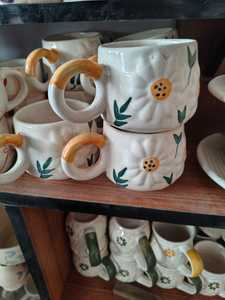 Ensemble de tasses à café en céramique à motif floral avec poignée orange pour la consommation du thé, design durable - Product Image 1