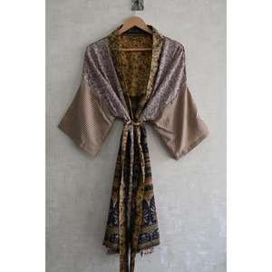 Robe de nuit longue pour femme, style kimono, en soie bohème moderne, grande taille, respirante, pour l'automne, avec motif floral - Product Image 1