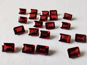 Granat / 7x5 mm / Qualité supérieure VSI / Coupe émeraude / Facetté / Granat rouge / Pierres précieuses en vrac / Granat rouge NATUREL - Product Image 4