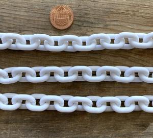 Art en résine décoratif. Nouvelle conception colorée de maillons de chaîne en résine, grandes et petites tailles disponibles, et personnalisation du logo par RNC. - Product Image 4