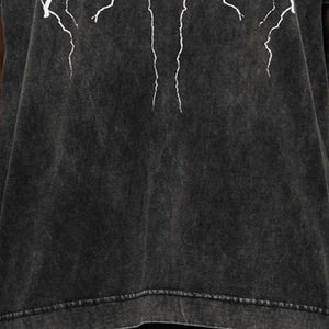 Chemise ample à coupe décontractée qui procure une ambiance streetwear audacieuse, tissu doux et style moderne pour un confort quotidien sans effort. - Product Image 5