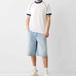 Camiseta de manga raglán de algodón blanco para hombre con ribete en contraste azul y estampado de logotipo frontal, corte regular, estilo casual. - Product Image 2