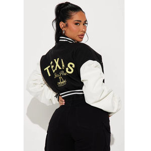 Veste universitaire noire et blanche avec logo brodé, col rabattu, style streetwear, coupe ample, design à simple boutonnage - Product Image 2