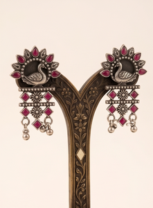 PENDIENTES DIVYORO CON DISEÑO DE PAVÓN - Product Image 1