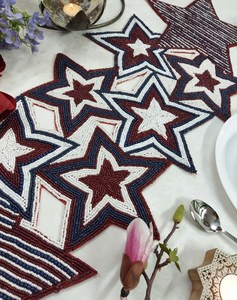 Chemin de table artisanal de luxe brodé de fleurs, écologique, léger et durable, design glamour, tapis décoratif pour table à manger - Product Image 2
