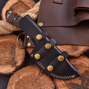 Cuchillo de caza y camping Nordic Forge Tracker de acero de Damasco, hecho a mano, con espiga completa, mango de cuerno de carnero y palisandro, con funda para transporte. - Product Image 6