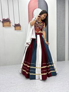 Conjunto de Lehenga Choli de Rayón y Algodón, Listo para Usar, con Hermoso Trabajo Gamthi y Espejos Reales, Totalmente Cosido, Ideal para Navratri - Product Image 2