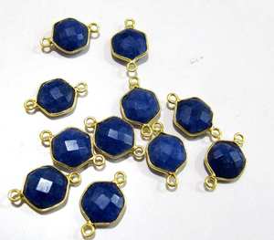 Connecteurs Briolette en Saphir Bleu Teinté Forme Hexagonale 10mm avec Double Boucle et Breloques à Monture - Product Image 4