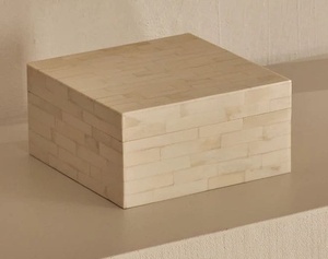 Indien créatif décoration de la maison femmes blanc boîte à bijoux os incrustation résine boîte à bijoux à la main 2025 - Product Image 1