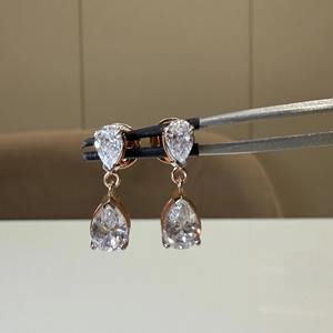 Pendientes Colgantes de Oro de 14K con Diamante Cultivado en Laboratorio en Forma de Pera, 3CTW, Joyería Elegante para Novia, Regalo para Mujer, para Fiestas y Eventos - Product Image 6