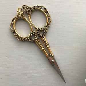 Vintage Embroidery Handmade Luxury Brass Metal Promotional Sewing Scissors Antique Style Embossed Decorative Tailor Craft - Product Image 5