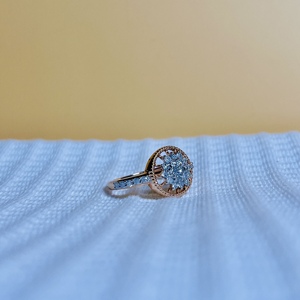 Anillo de compromiso de estilo romántico para mujer, de oro rosa de 14 quilates, con diamantes naturales de talla brillante redonda, rellenos de color blanco H - Product Image 4