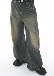 Pantalones de mezclilla vintage para hombre con efecto lavado y detalles de cuero, corte ajustado casual - Product Image 2
