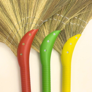 Balai en herbe naturelle écologique |   Balai de nettoyage doux traditionnel pour sols intérieurs et extérieurs - Product Image 1