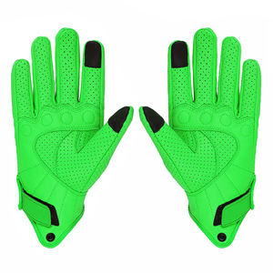 Gants de moto légers et protecteurs avec design respirant et ajustement flexible pour les motards sportifs et urbains - Product Image 3