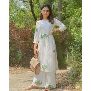 Ensemble de kurta en tissu crêpe décontracté à imprimé arbre, disponible en taille XS - Product Image 6