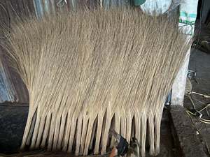 ไม้กวาดมะพร้าวธรรมชาติสำหรับทำความสะอาดสวนหลังบ้าน ยาว 120 ซม. ด้ามไม้แห้ง เป็นมิตรกับสิ่งแวดล้อม ทนทาน ใช้กวาดใบไม้ - Product Image 5