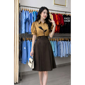 Chemise à manches courtes pour femme en tissu durable avec applique lys noir, style décontracté et formel, haut uni à manches raglan - Product Image 5