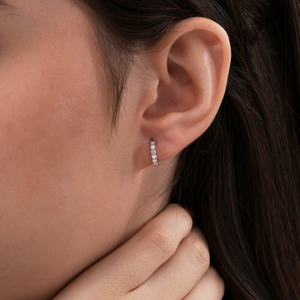 Pendientes de Oro Sólido 10K 14K 18K con Moissanita Certificada IGI, Color DEF, Claridad VS VVS, Tipo Hugger y Aro de Tenis, Venta al por Mayor - Product Image 4