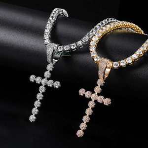 Pendentif croix plaqué or avec diamant de laboratoire, tendance, avec cristal rond, charme religieux, unisexe, à porter au quotidien - Product Image 3