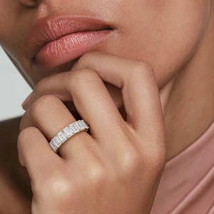 Bague en V avec diamants marquise et ronds à contour incurvé - Product Image 4
