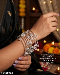 Bracelets Ghungroo du Cachemire, cadeaux de mariage, cérémonies Sangeet, Haldi, Mehndi, Mayra, en argent, or et laiton. - Product Image 2