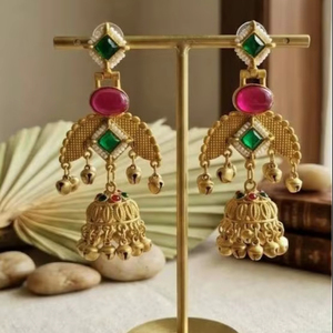 Pendientes de Cristal con Pedrería Estilo Bohemio Ghungroo Chapados en Oro de 18k, Tradicionales de Cachemira, para Mujer, Venta al Por Mayor - Product Image 1