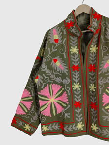 Veste à col mandarin brodée à la main avec des motifs floraux, manches longues, en coton, pour femmes, taille plus, style Prairie Chic, à porter au printemps - Product Image 3