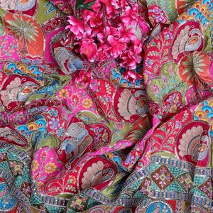Exquisita Tela Crepé Ligera de 54 Pulgadas con Bordado de Lentejuelas en Tonos Magenta Baya, Elefante y Pavo Real, Material para Kurti - Product Image 5