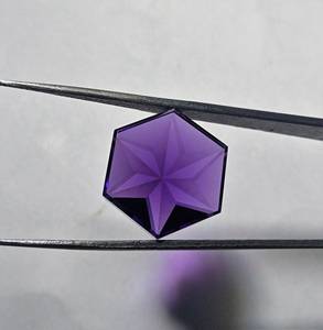Ametyste naturelle hexagonale, taille fantaisie, polie, qualité supérieure, pierre précieuse unique pour la fabrication de bijoux, bague, pendentif - Product Image 1