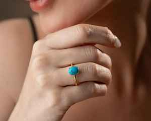 Anillo Ovalado de Turquesa Vermeil, Piedra de Turquesa Azul, Estilo Minimalista, Plata de Ley 925, Chapado en Oro de 14K, Joyería Boho Hecha a Mano - Product Image 3