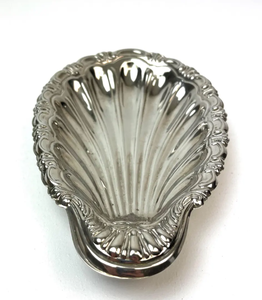 Plateau en forme de coquillage plaqué argent de fabrication indienne, bord festonné orné, plat décoratif en forme de coquillage, centre de table - Product Image 1