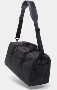 Sac de voyage unisexe vintage en cuir avec bandoulière réglable, fermeture éclair, résistant à l'eau, 20-35L, personnalisable, pour la gym et les voyages - Product Image 4