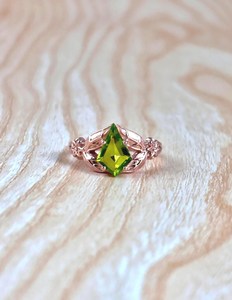 Bague de fiançailles en péridot taillé en forme de cerf-volant, inspirée de la nature gothique, faite à la main, en forme de vigne, pour femme, bijoux en argent sterling - Product Image 4