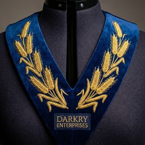 Servicio de Fabricación de Prendas a Medida con Bordado de Hojas de Roble y Bollos en Oro, Cuello Azul Marino, Hecho a Mano - Product Image 2