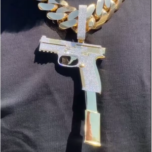 จี้เพชรโมอิสซาไนต์แบบกำหนดเองพร้อมสร้อยคอสำหรับผู้ชาย สไตล์ฮิปฮอป เงินแท้ 925 ชุบทอง ทรงเหลี่ยมเจียระไน ได้รับการรับรองจาก GRA - Product Image 1